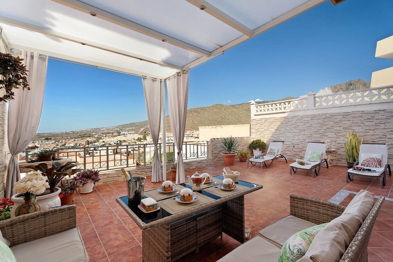 Ferienhaus 'Vitamina Village' mit Meerblick, Gemeinschaftspool, Garten & Wlan in Adeje, Teneriffa Süd