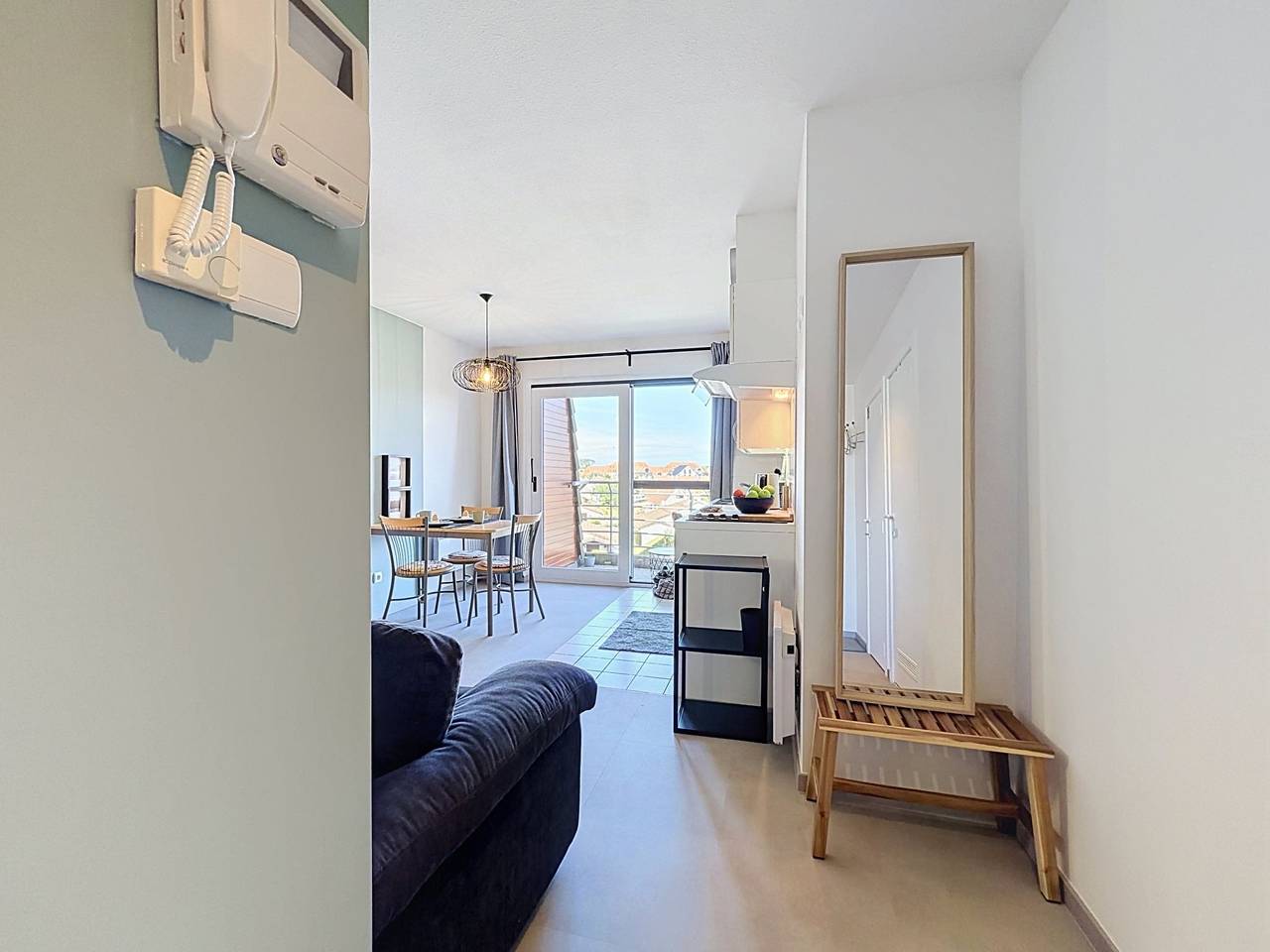 Geheel appartement, Deauville with pool & balcony in Bredene, Belgische Kust