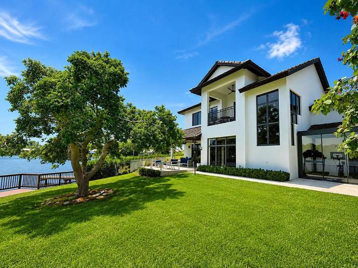 Chalet para 8 personas, con jardín además de piscina y jacuzzi - 1