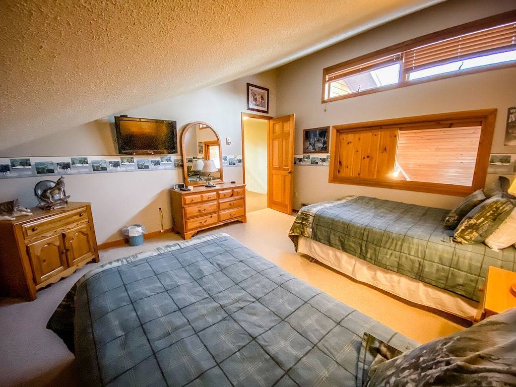 A Large Trailferienhaus mit wunderschönen Möbeln und Indoor Whirlpool und Sauna in Gogebic County