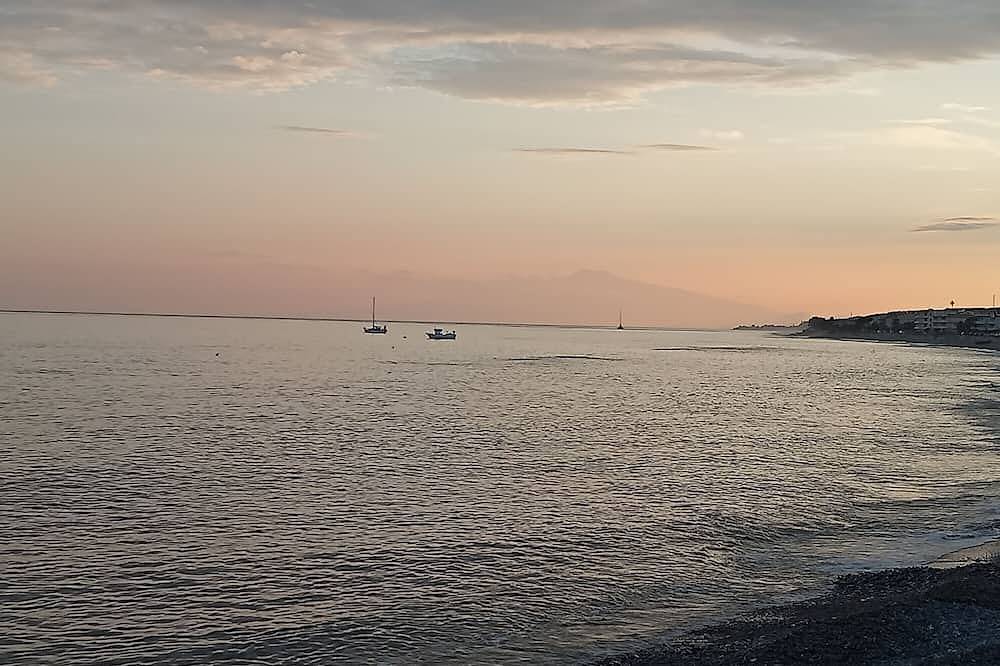 Appartamento intero, Appartamento 'Casa Azzurra 56' con Wi-Fi e aria condizionata in Bova Marina, Costa Ionica Calabria