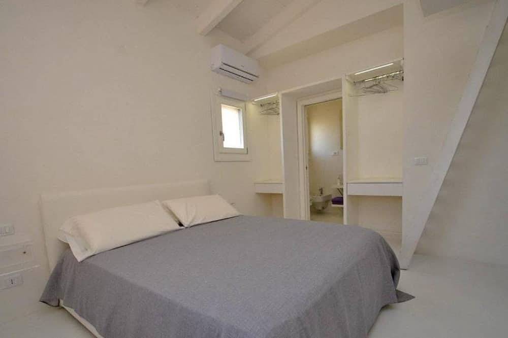 Villa con Rooftop e Giardino Privato a 200 metri dalla spiaggia in Capo Ferro, Arzachena