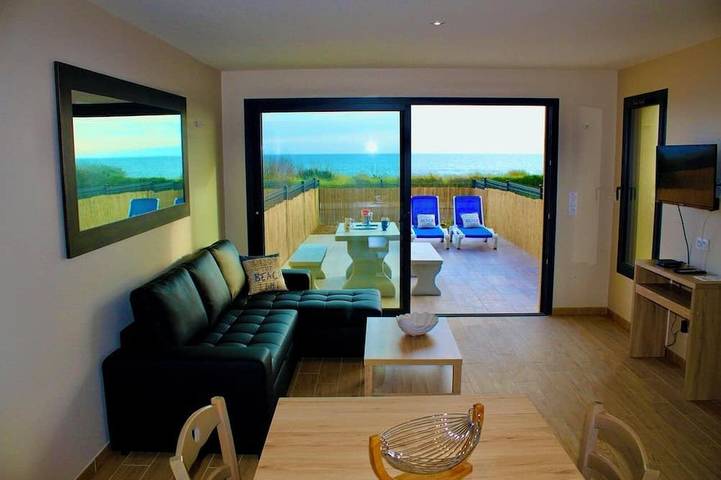 Seafront, Fantastic 180° Sea View, High Standard, Garden and Private Parking in Barneville-Carteret, Côte de la Déroute