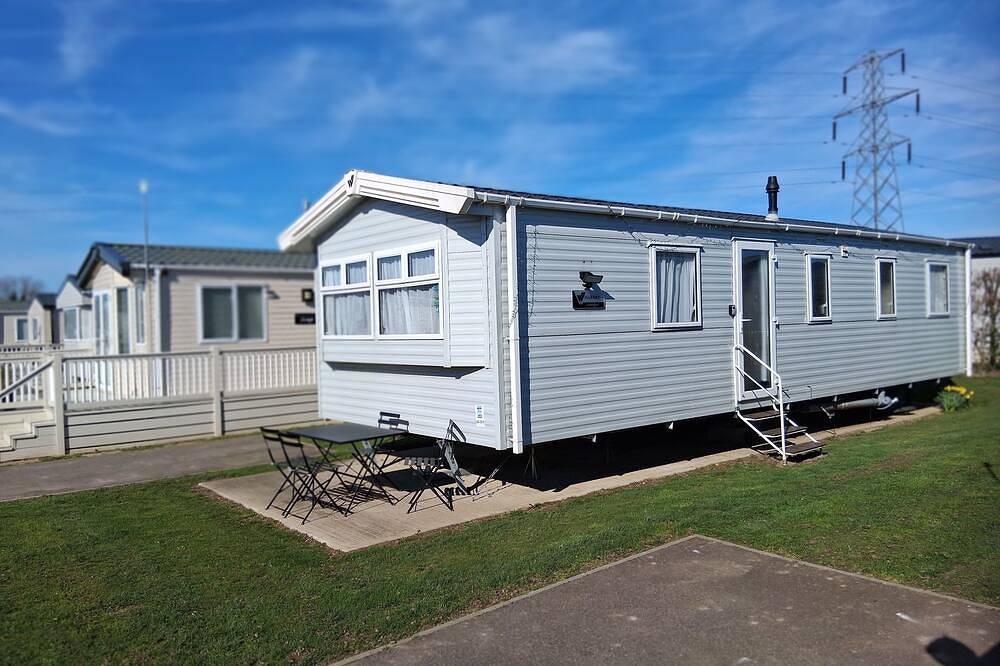 Spacious 3-Room Van at Birchington Vale in Kent