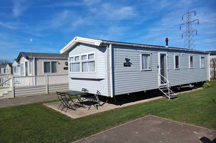 Spacious 3-Room Van at Birchington Vale in Kent