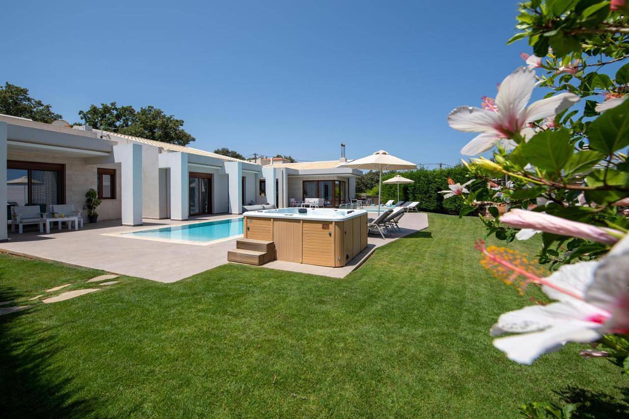 Red Villa in Prines, Nikiforos Fokas