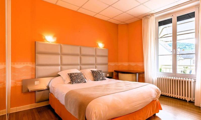 Hôtel pour 2 personnes, avec vue ainsi que jardin et piscine, animaux acceptés à Argentat - 3