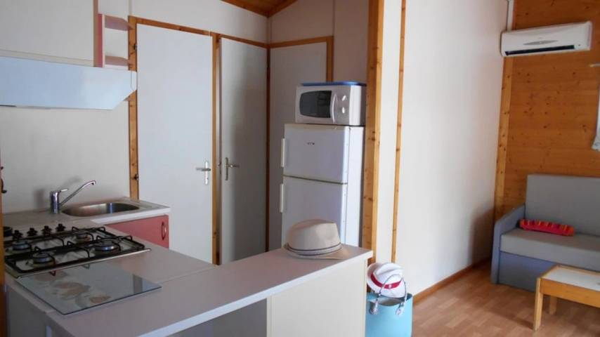 Gîte pour 8 personnes, avec bassin pour enfant et jacuzzi à Le Muy - 4