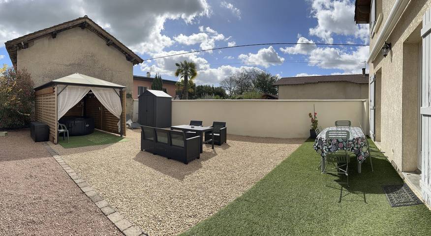 Gîte pour 5 personnes, avec jacuzzi ainsi que terrasse et jardin, animaux acceptés dans l' Ain - 2