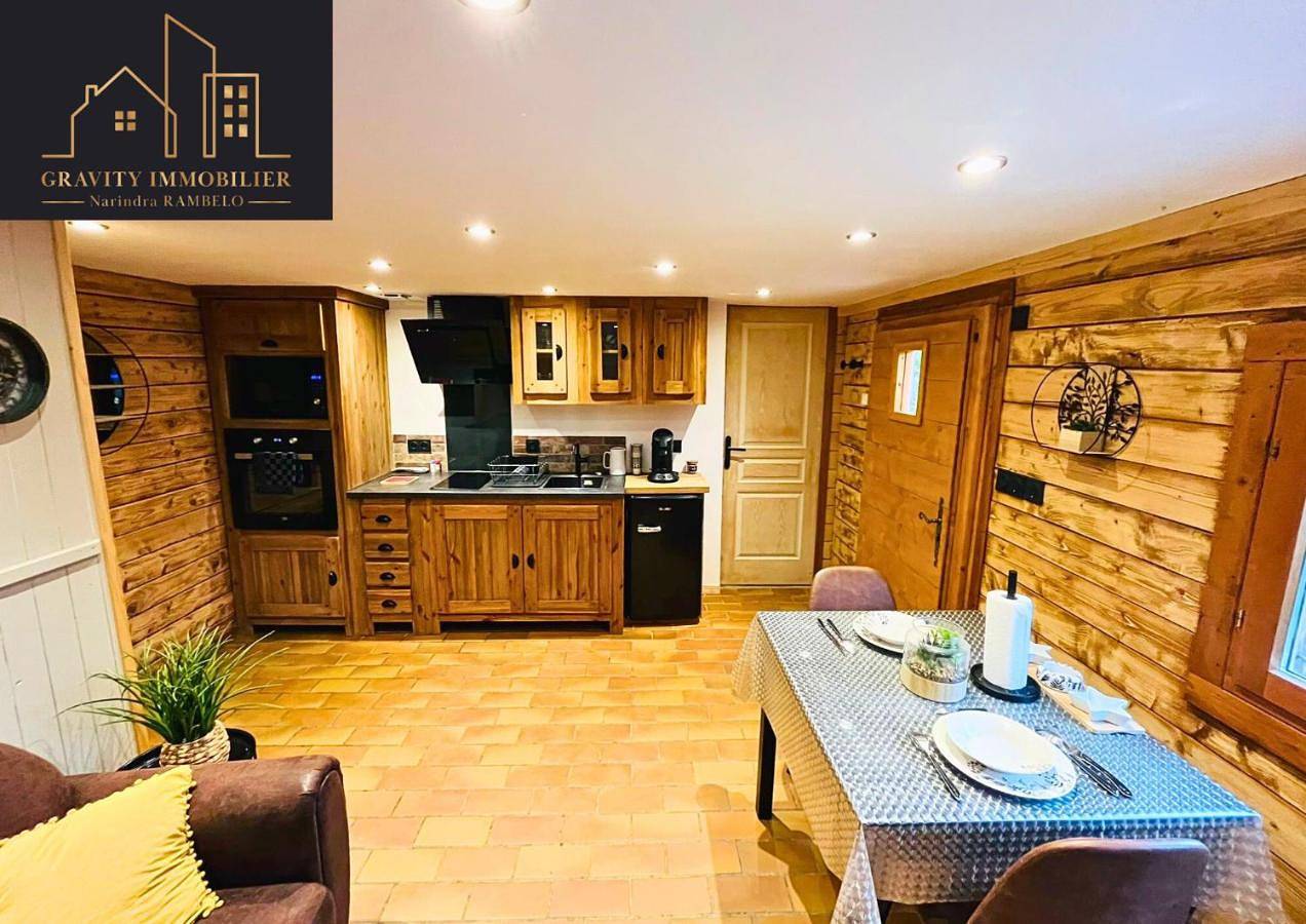 Petit chalet en bois avec mezzanine en montagne in Marignier, Région de Bonneville