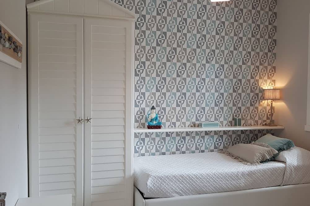 Forte dei Marmi Villa Ilaria a stone's throw from the sea & services: Just relax in Cinquale, Montignoso