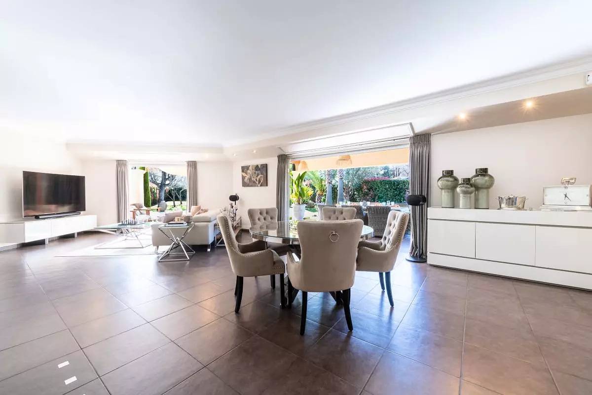 Villa 205m² Piscine Chauffée – Proche Cannes in Mouans-Sartoux, Costa mediterránea (Francia)