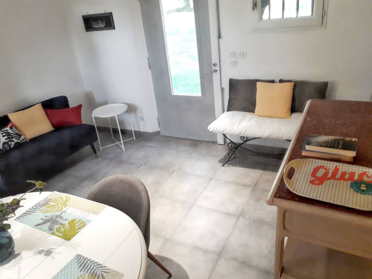 Appartement entier, Appartement lumineux à Lançon-Provence, piscine partagée in Lançon-Provence, Région d'Aix-en-Provence