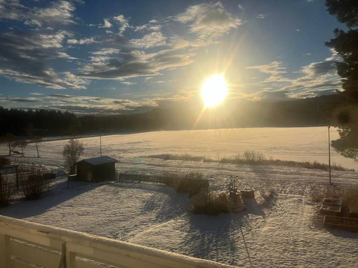 Gîte pour 4 personnes, avec Balcon et Terrasse ainsi que Jardin et Vue sur le lac à Jokkmokk