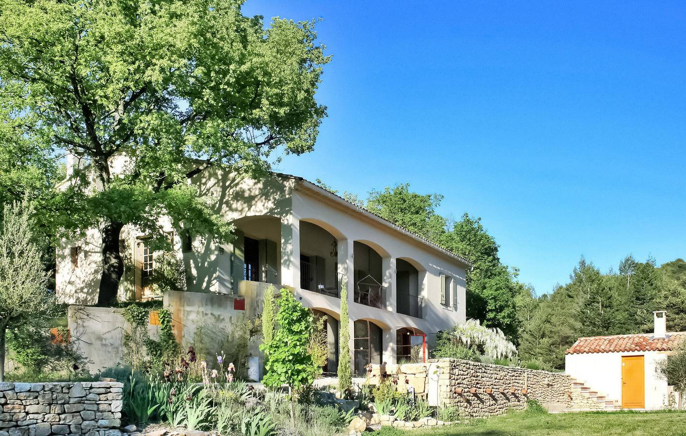 Spacieux appartement de 220 m2 avec piscine, parking et WiFi - Caseneuve 1.5km in Caseneuve, Parc naturel régional du Luberon