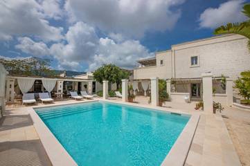 Chambre d’hôte pour 3 personnes, avec jardin ainsi que terrasse et piscine à Fasano