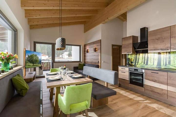 Hütte für 4 Personen, mit Balkon und Whirlpool sowie Garten in Achenkirch