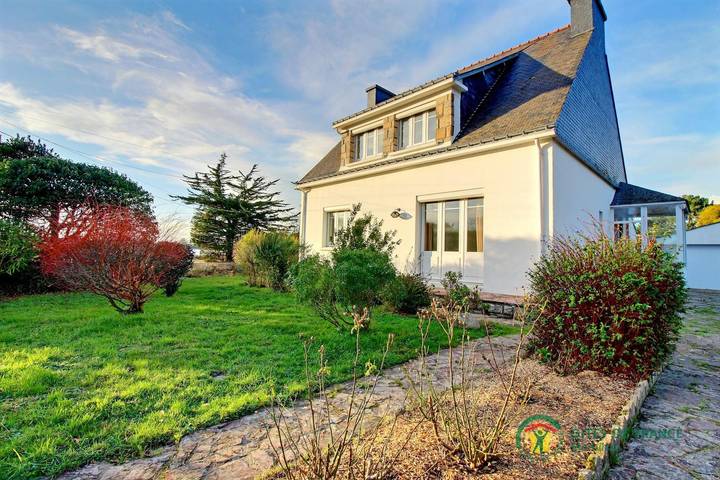 Gîte pour 7 personnes, avec Terrasse et Jardin à Locoal-Mendon