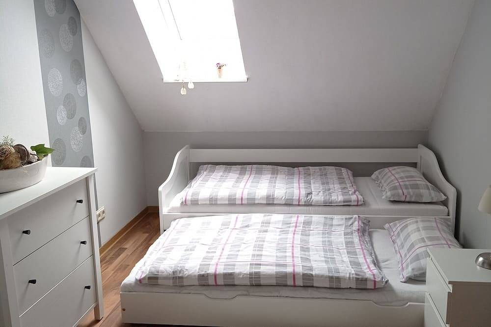 Ganze Wohnung, Gemütliche Ferienwohnung am Kanal im Herzen Ostfrieslands in Großefehn, Landkreis Aurich
