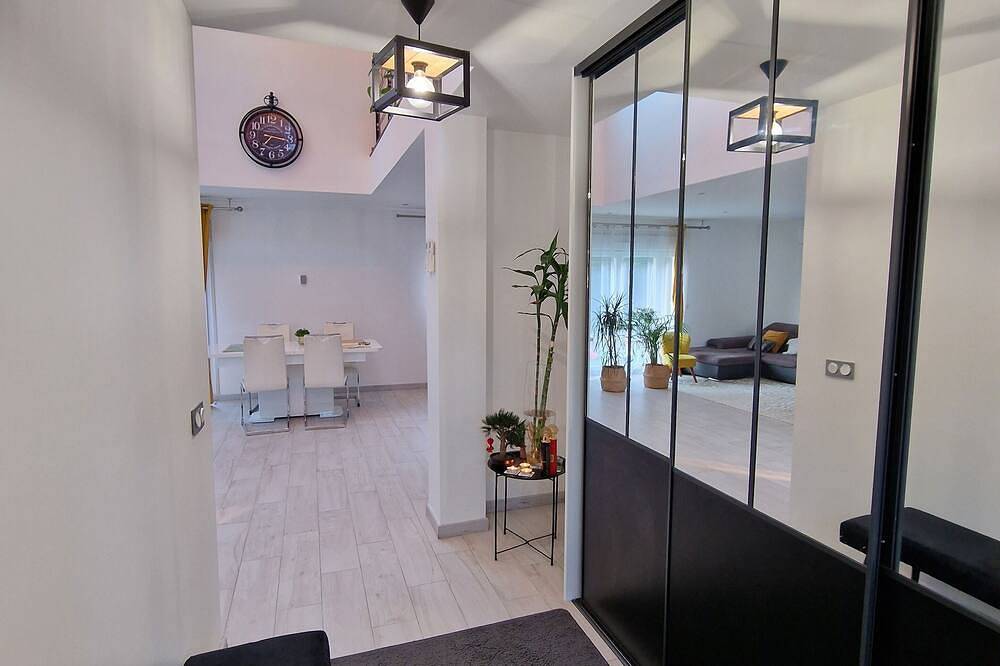 Villa Neuve Tout Confort et Extra Spacieuse Entièrement Climatisée in Villepinte, Sena-Saint Denis