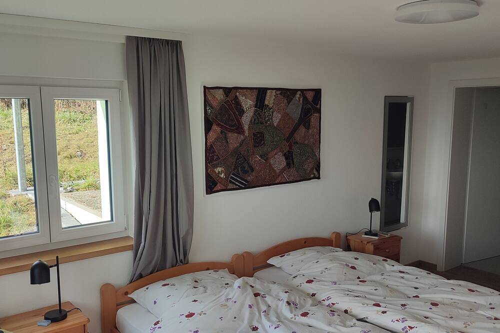 Ganze Wohnung, Gemütliche Ferienwohnung mit Carport und Wallbox für Sie und Ihr Haustier. in Weilheim, Südschwarzwald
