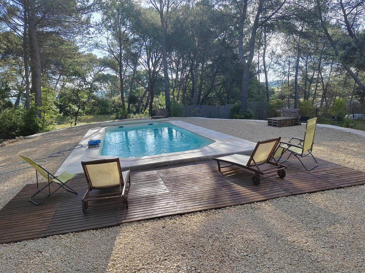 Appartement entier, Three-Bedroom Apartment in Lambesc, Région d'Aix-en-Provence