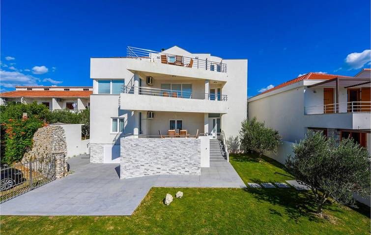 Ferienhaus für 8 Personen, mit Terrasse in Zadar - 2
