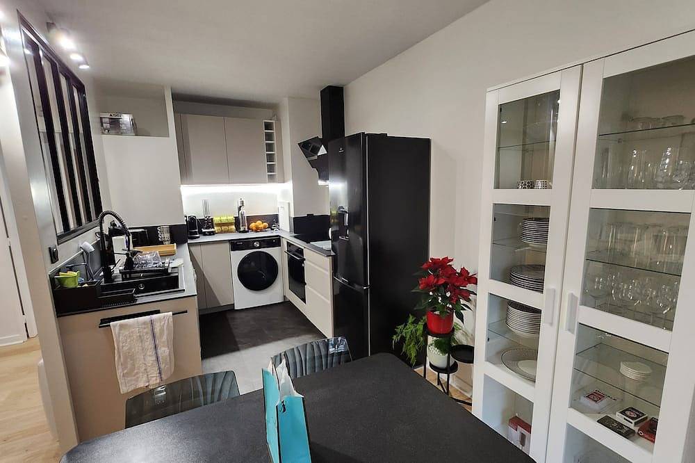 Apartamento entero, T2, parking, terrace, near Paris and La Defense in Rueil-Malmaison, Altos del Sena