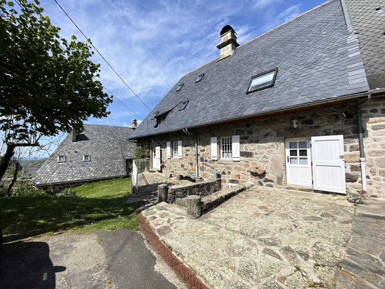 Gîte aux Gardes - at the foot of the mountains in Saint-Jacques-des-Blats, Aurillac region