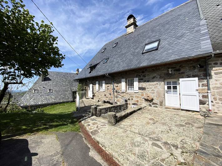 Location de vacances pour 6 personnes, avec terrasse à Saint-Jacques-des-Blats - 4