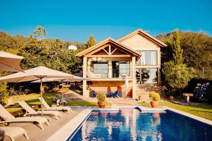 Ferienhaus für 10 Personen, mit Balkon und Terrasse sowie Garten und Pool in Marín
