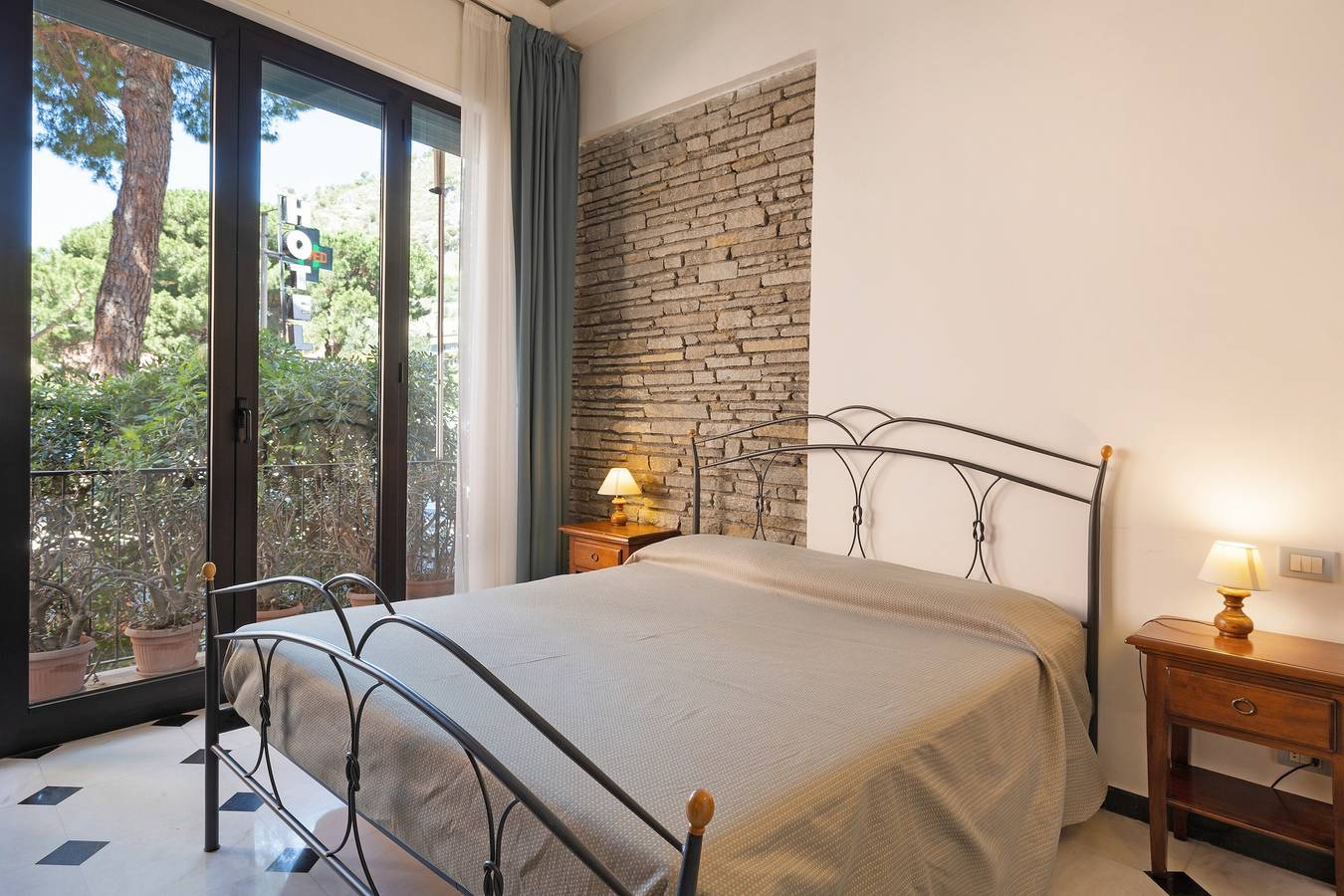 Appartamento intero, Appartamento vacanze '5 Mehari' con balcone, aria condizionata e Wi-Fi in Varigotti, Comune di Finale Ligure