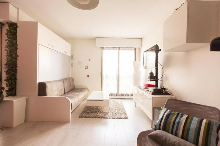Gîte pour 2 personnes, avec Balcon ainsi que Terrasse et Jardin dans Lac De Creteil Creteil