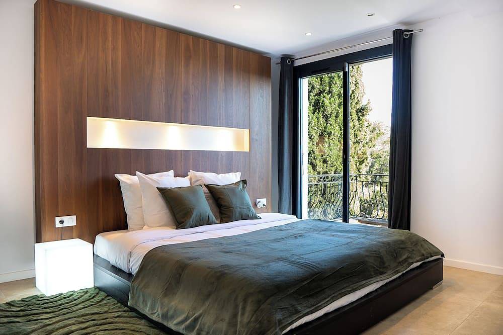 Villa prestige vue mer avec voiturette de plage et service concierge ! in Carqueiranne, Côte méditerranéenne (France)