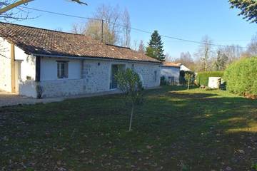 Gîte pour 6 personnes, avec jardin et terrasse à Montcaret