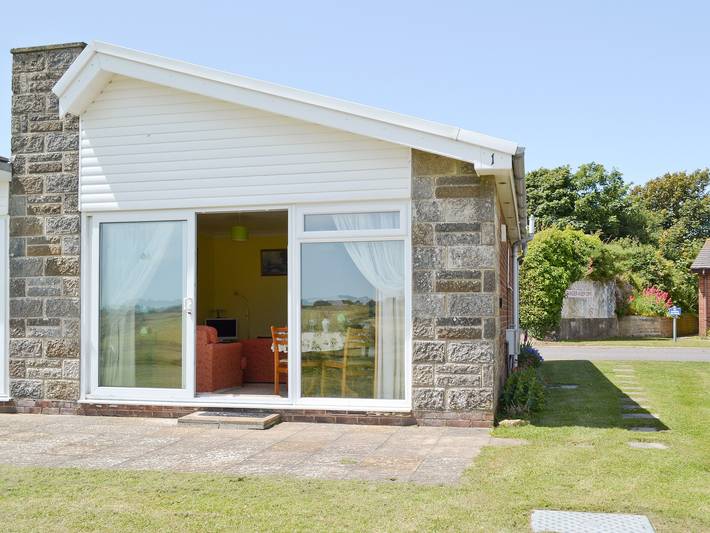 Log cabin for 4 people, with Garden on the Isle of Wight