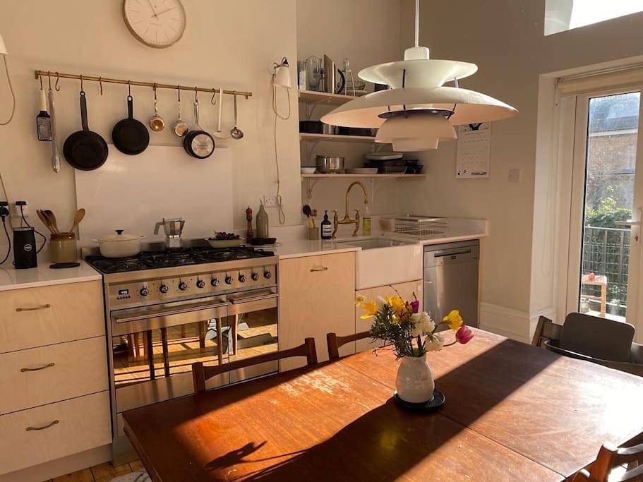 Dagmar House -Character property moments from beach and town in Ramsgate, Kent