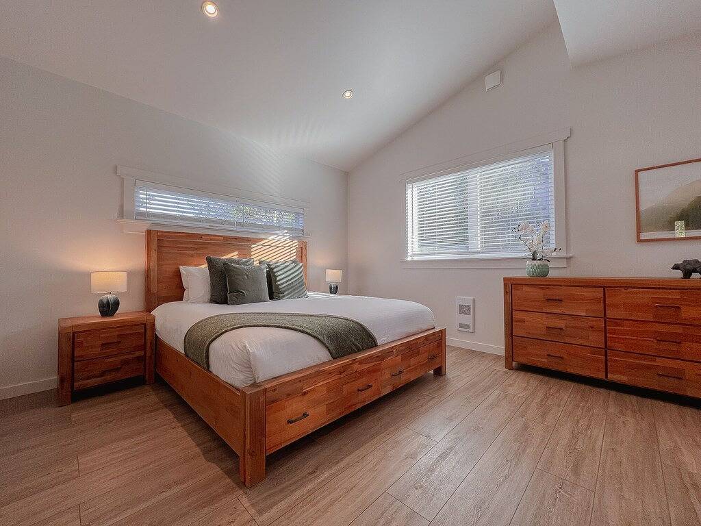 Tofino Escape-Hot Tub, in Town , Marina, Pet, Bbq in Tofino, Alberni-Clayoquot Regional District