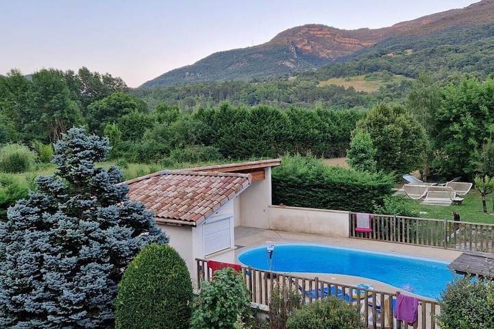 Gîte pour 4 personnes, avec Jardin et Piscine