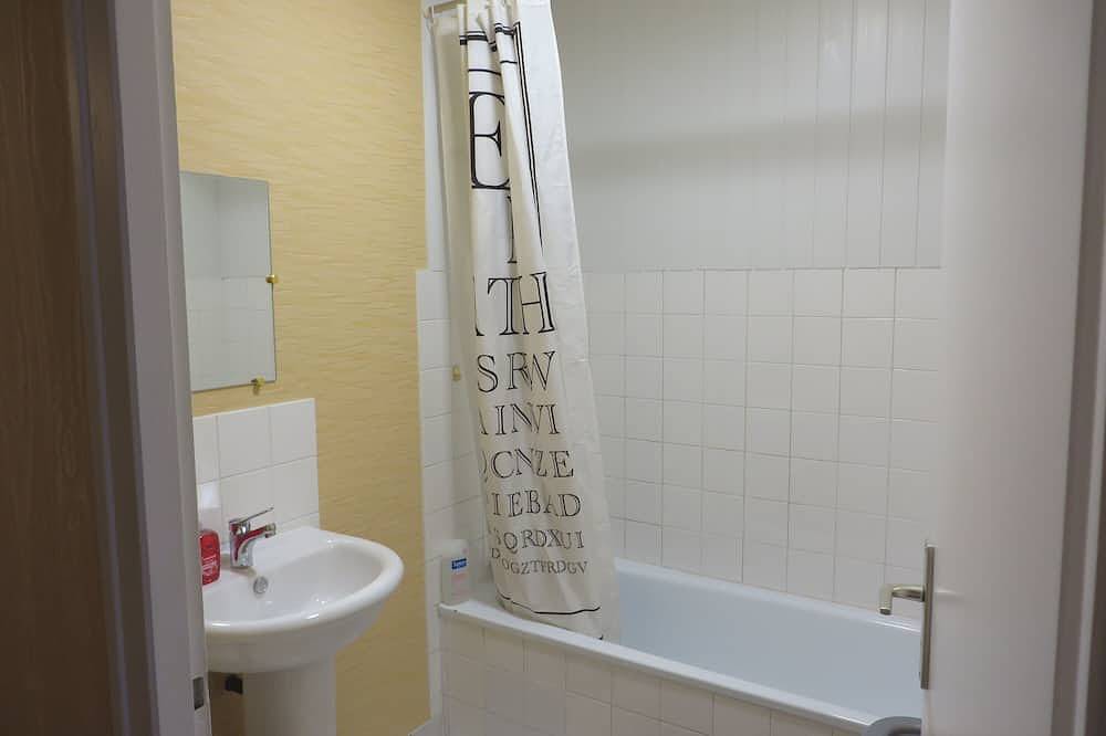 4 to 6 berth accommodation 10 mi walk from the lake in Clairvaux-les-Lacs, Jura