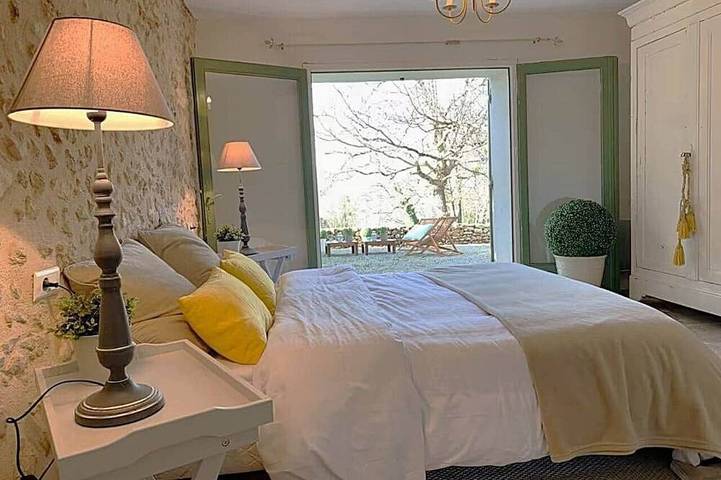 Location de vacances pour 22 personnes, avec jardin et piscine à Bourrou - 2