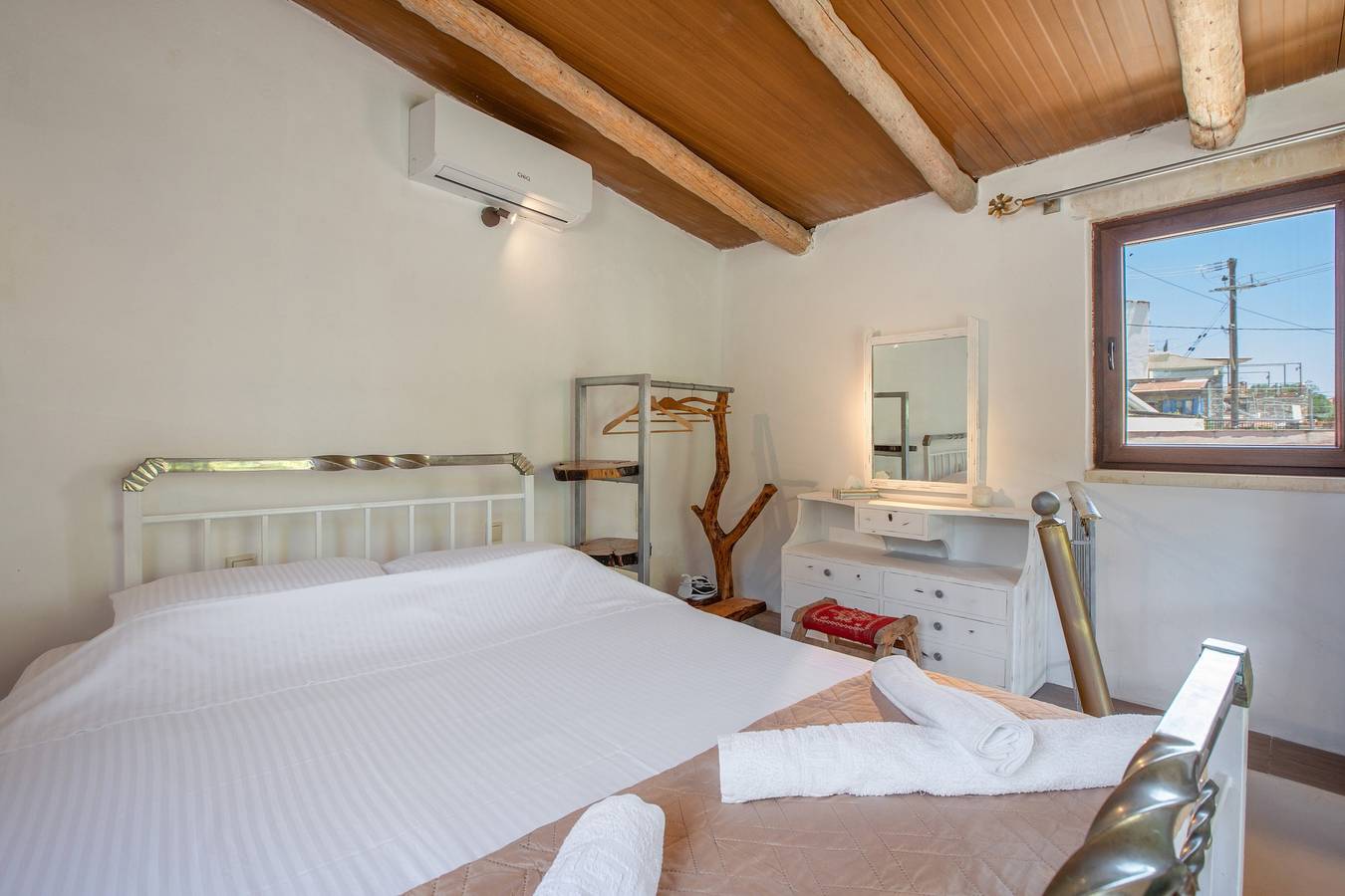Landhuis 'Kourtsa Traditioneel Huis met Zwembad', Uitzicht op Bergen, Wi-Fi & Airco, foto 11