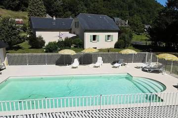 Cottage pour 10 personnes, avec piscine et terrasse à Monceaux-sur-Dordogne