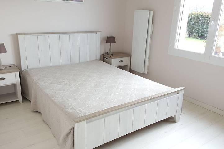 Gîte pour 4 personnes, avec piscine ainsi que terrasse et jardin à Halsou - 3