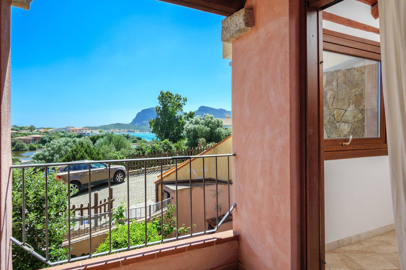 Appartamento "Residence Orizzonti N 25" con vista mare e terrazza privata in Baia Caddinas, Golfo Aranci