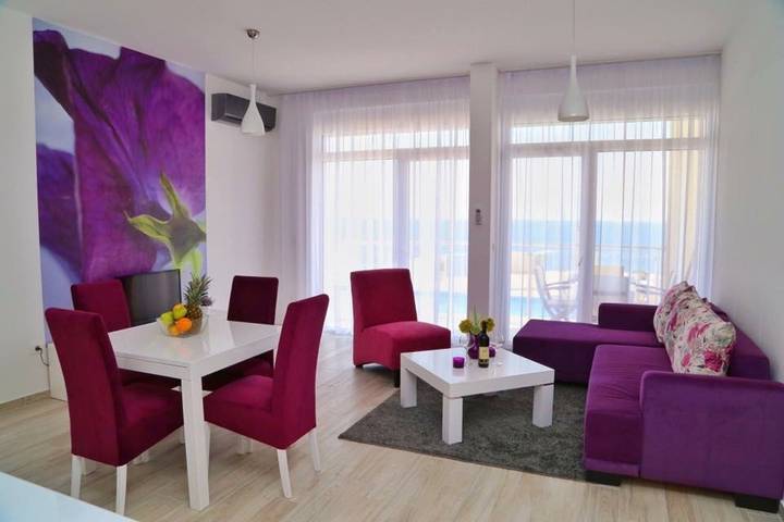 Ferienwohnung für 6 Personen, mit Terrasse und Pool, mit Haustier in Montenegro - 4