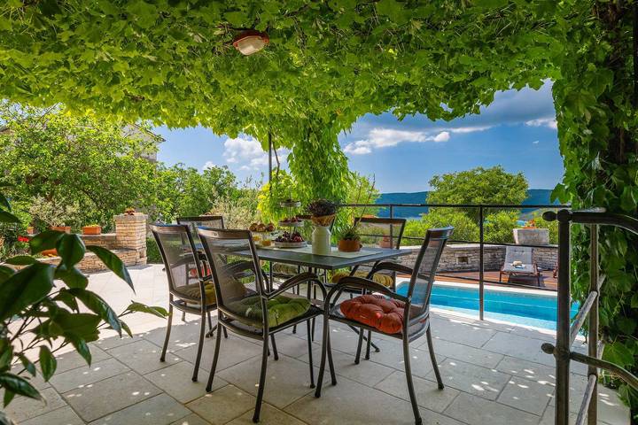 Villa for 6 personer med pool in Raša, Istrien Østkysten