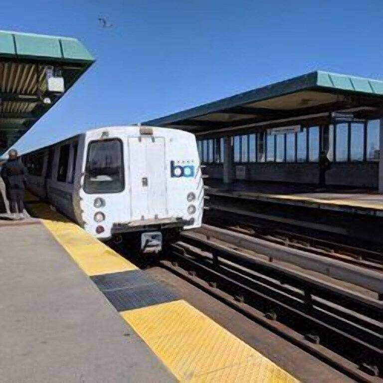 West Oakland, nur wenige Minuten von San Francisco und dem Stadtteil Uptown in Oakland entfernt in Oakland, Alameda County