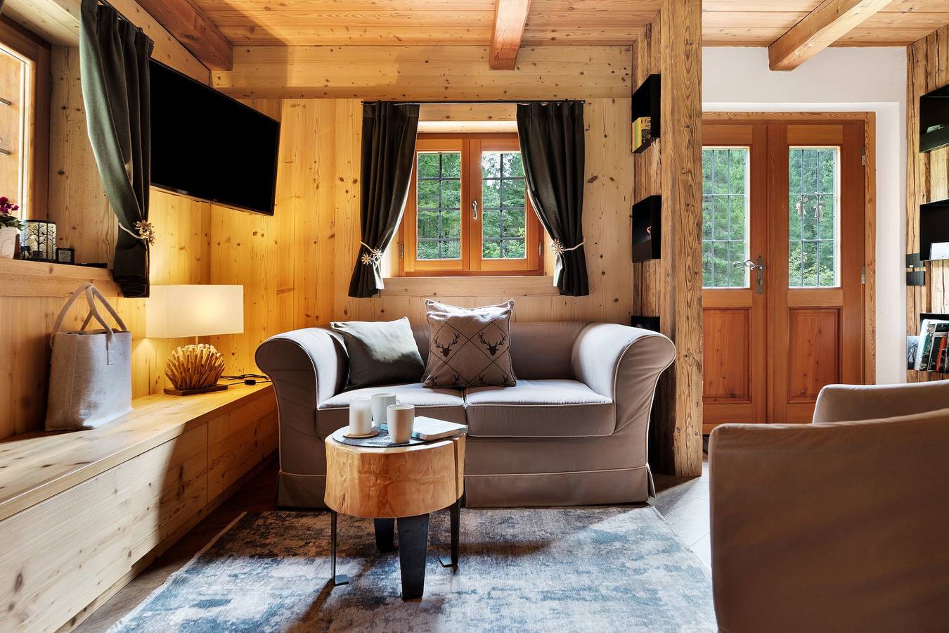 Chalet 'Valon - Alpine Hideaway' con vista sulle montagne e giardino privato in Comano Terme, Dolomiti di Brenta