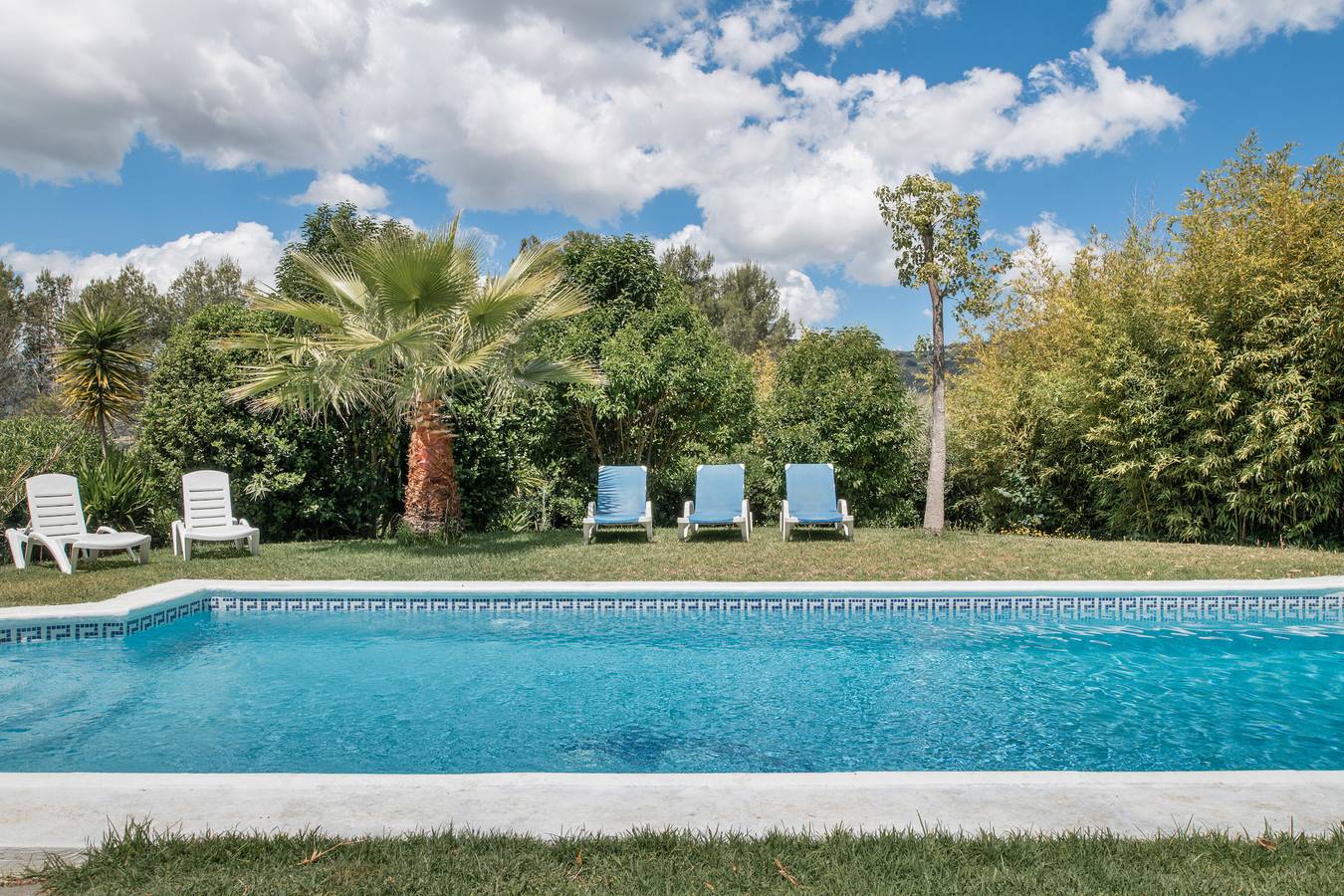 Landhuis 'Casa Rural Cantarrana' met Uitzicht op de Bergen, Wi-Fi en Airconditioning in Arriate, Málaga Provincie